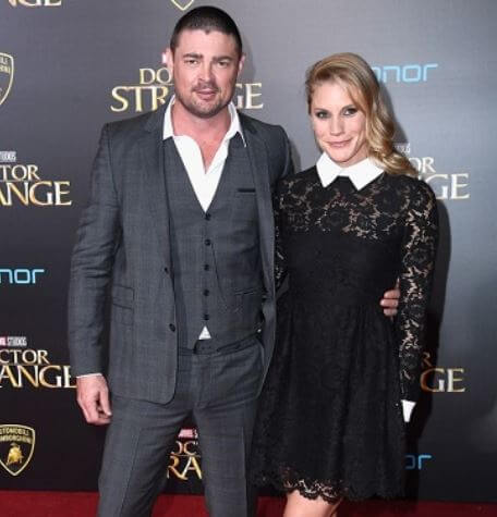 Hunter Urban's Mom(Natalie Wihongi )and dad (Karl Urban).